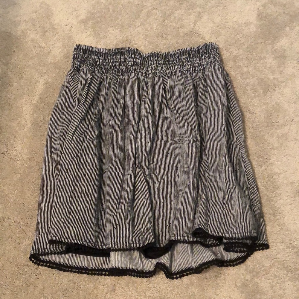 Old Navy. Size medium. black and white skirt
